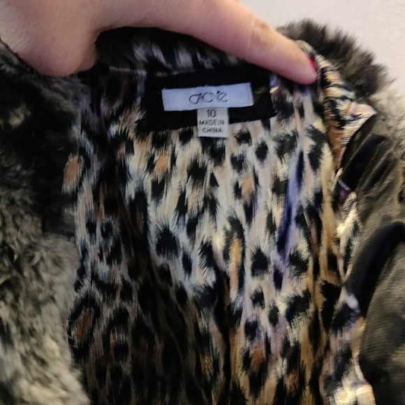 Cache Fur Jacket - Picture 3 of 4